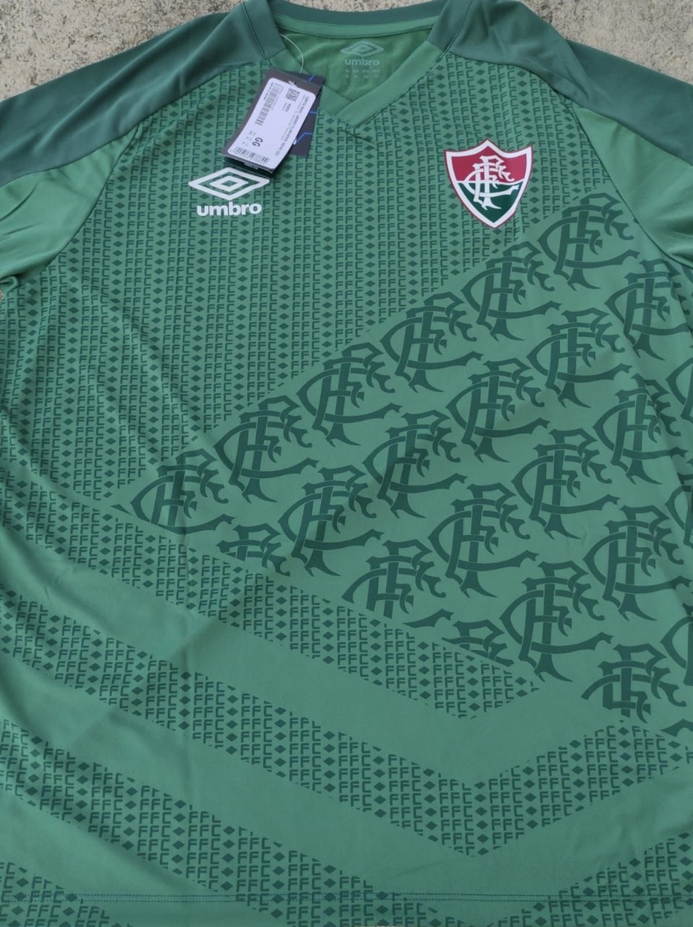 Nova camisa de treino do Fluminense vaza nas redes sociais — Foto: Reprodução