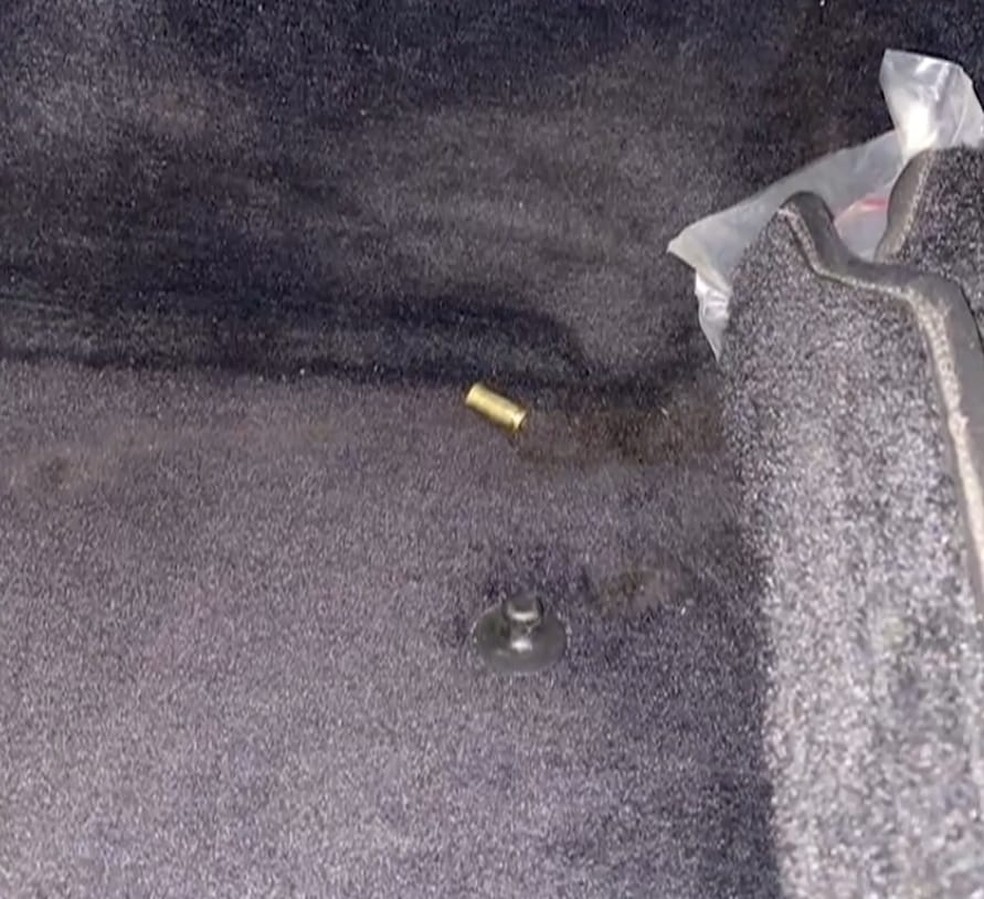 Cartucho de bala encontrado no carro de Carlos Alex Ribeiro de Sousa, segundo a polícia — Foto: Reprodução/Redes sociais