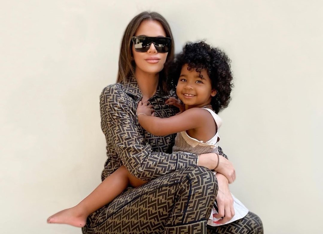 Khloé Kardashian e a filha True (Foto: Reprodução/Instagram)
