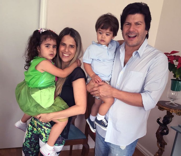 Paulo Ricardo com a esposa Gabriela Verdeja e os filhos Isabela e Luís Eduardo (Foto: Arquivo pessoal)
