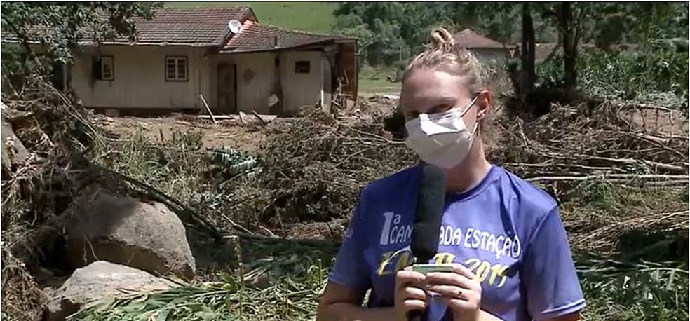 Professora conta que cunhado, que morreu em Ibirama, tentava salvar parentes quando foi arrastado pela água — Foto: Reprodução/NSC TV