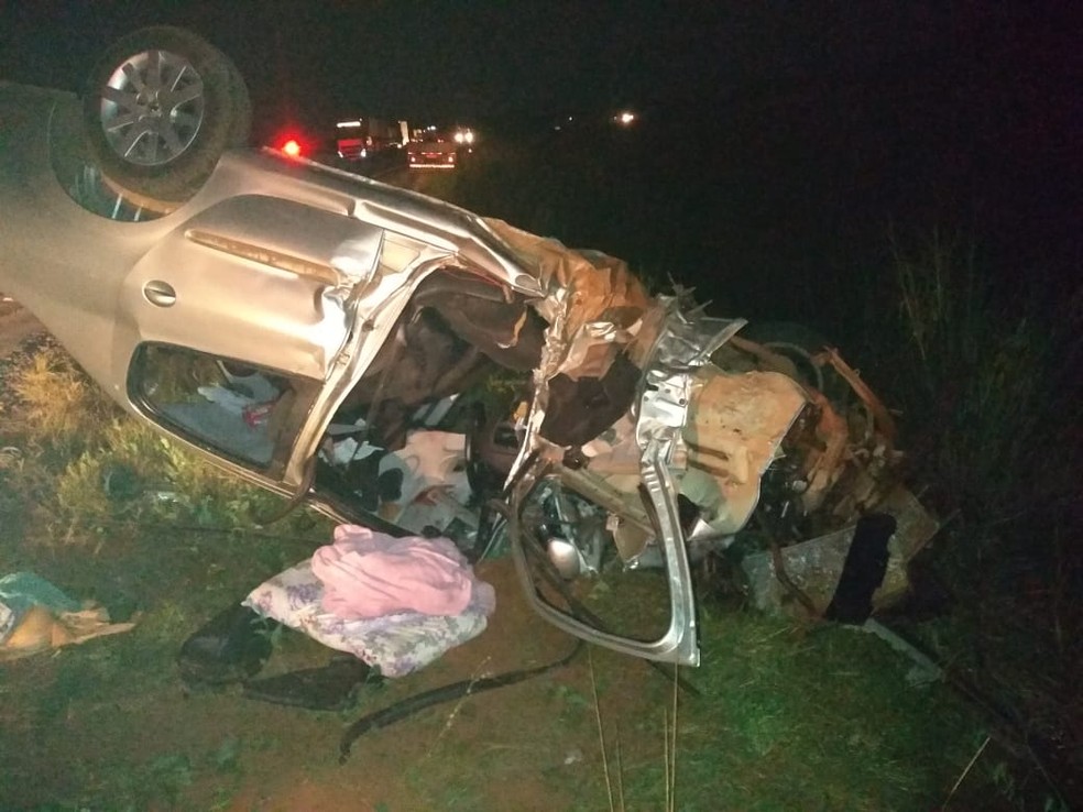 Quatro pessoas estavam no carro atingido e tiveram ferimentos graves, segundo PRF.  — Foto: Carlos Alberto Pereira/Arquivo Pessoal