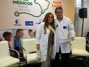 Clenice Neto e Rafael Dutra fazem parte do programa Mais Médicos no Rio de Janeiro (Foto: Cristiane Cardoso/G1)