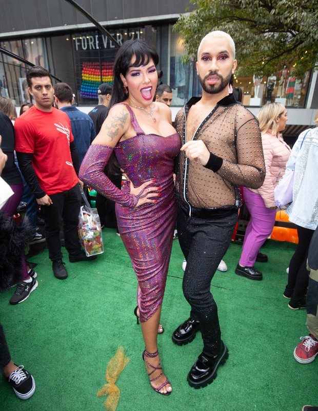 Ariadna e Gil do Vigor na Parada do Orgulho LGBT+ (Foto: Amauri Nehn/Brazil News)