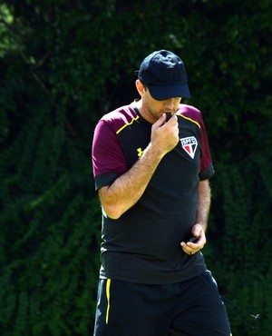 Rogério Ceni mostra preocupação com a defesa do São Paulo
