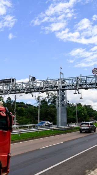 Vai pegar a estrada no Reveillón? Veja como pagar o pedágio Free Flow