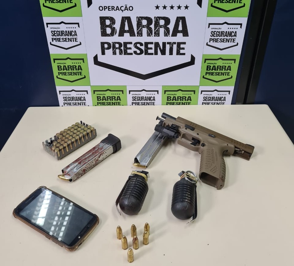 Agentes da Operação Barra Presente prendem suspeito de participar de assalto à joalheria no Barra Shopping — Foto: Divulgação