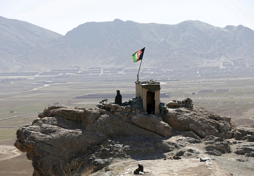 Foto de arquivo mostra soldado afegão em guarda na província de Logar, em foto de 2016 — Foto: Omar Sobhani/Reuters/Arquivo