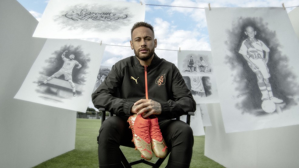 Neymar apresenta a chuteira que usará na Copa do Mundo — Foto: Divulgação