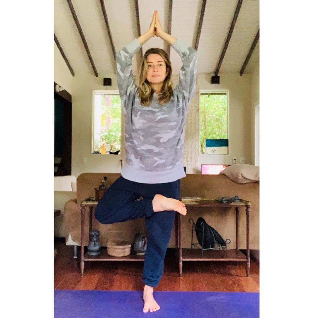 Leticia Spiller aposta no yoga: 