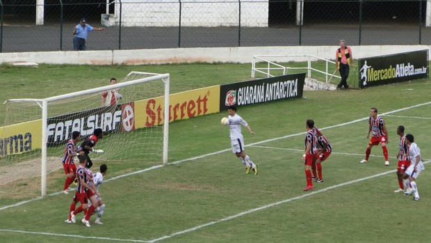 Gustavo Bastos perde gol incrível em Comercial x Santacruzense, Série A2 (Foto: Gabriel Lopes / Comercial FC)