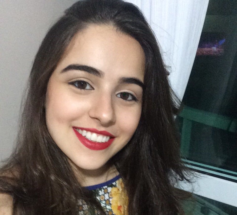 Radicada no Ceará, Debora, 19, está entre os 53 alunos com nota 1.000 no Enem em 2017. (Foto: Arquivo Pessoal)