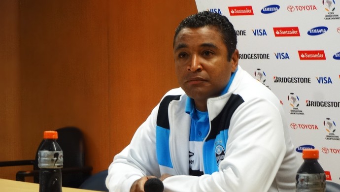 Comentarista exalta identificação de Roger com Grêmio e vê carreira promissora