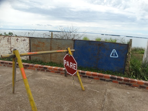 Cerca de tapumes foi colocada a cinco metros de área com risco de erosão (Foto: Divulgação/Prefeitura)