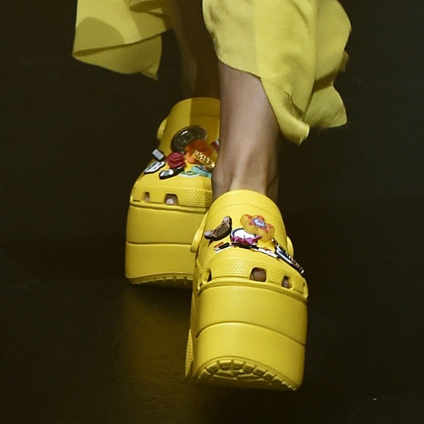 Balenciaga x Crocs (Foto: Getty Images) Balenciaga x Crocs (Foto: Getty Images)
