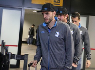 Clube turco insiste, oficializa oferta e fica perto de tirar Rhodolfo do Grêmio