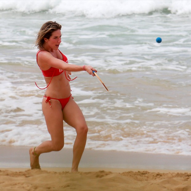 Giovanna Ewbank na Praia do Sancho em Fernando de Noronha (Foto: AgNews)