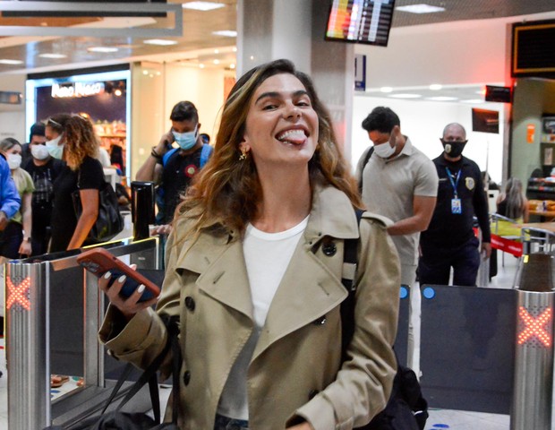 Mariana Goldfarb no aeroporto Santos Dumont (Foto: Webert  Belicio e Victor Chapetta/AgNews)