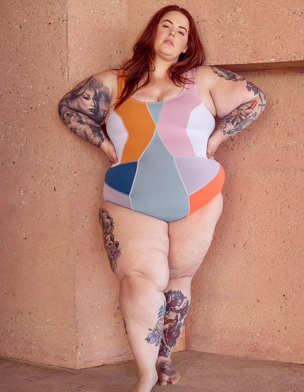 Modelo plus size Tess Holiday faz sucesso no Instagram com cliques em moda praia (Foto: Reprodução/Instagram)