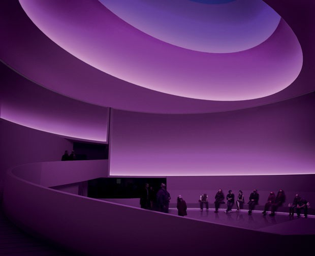 Estudo mostra o vazio do Guggenheim de Nova York tomado pelas cores de Turrrell (Foto: Andreas Tjeldflaat)