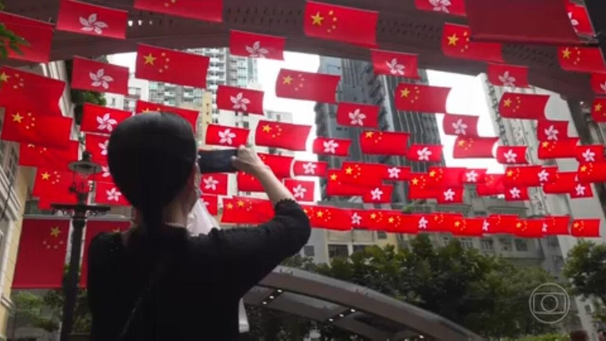 Xi Jinping participa das celebrações dos 25 anos da devolução de Hong Kong à China pelo Reino Unido