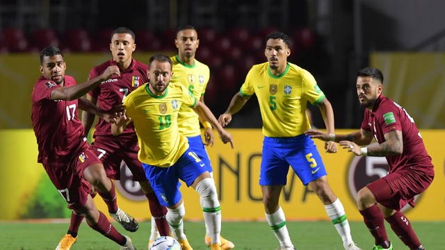 Everton Ribeiro usou a 10 e se saiu bem contra a Venezuela