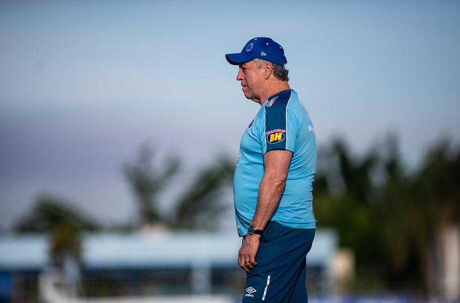 Botafogo x Cruzeiro: Abel fecha último treino; Éderson deve voltar ao meio-campo da Raposa