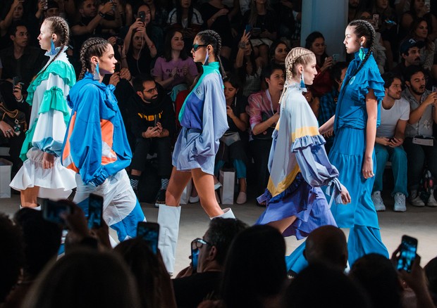 SAO PAULO, BRAZIL - APRIL 26: (EDITORS NOTE: Multiple exposures were combined in camera to produce this image.) Models walk the runway during the Juliana Jabour fashion show during Sao Paulo Fashion Week N45 SPFW Summer 2019 at Brazilian Cultures Engineer (Foto: Getty Images)