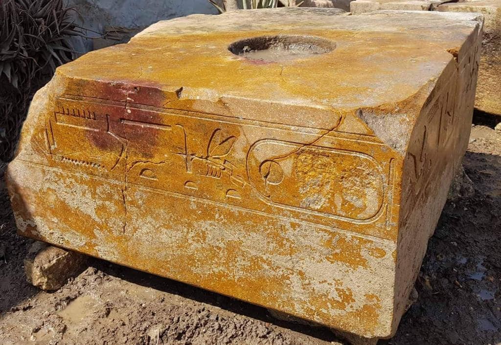 Artefatos pertencentes à era do rei Quéops, que governou há quase 4,5 mil anos, foram descobertos no Egito (Foto: Ministry of Tourism and Antiquities/Reprodução/Facebook)
