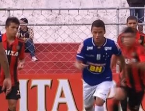 Caneta de jovem do Cruzeiro na Copinha é eleito o drible mais bonito