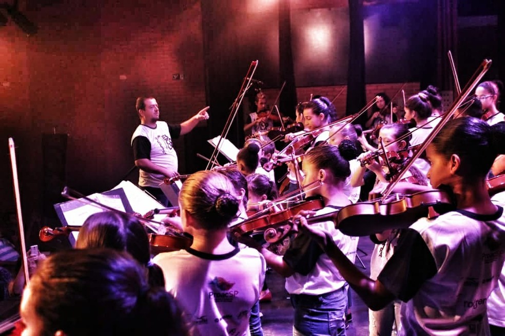 Crianças e adolescentes participam de projeto sociocultural em Araraquara e Nova Europa (Foto: Matheus Vieira)