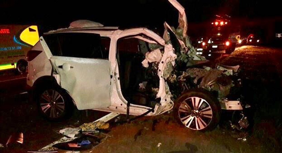 Adolescente de 14 anos foi socorrida em estado grave após a colisão (Foto: J. Serafim Show / Divulgação )