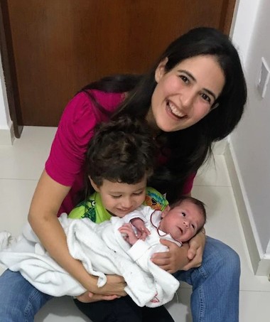 Julia Rezende Cintra Brites ficou hospedada em hotel até início do trabalho de parto ativo, quando foi para a maternidade (Foto: Arquivo Pessoal/Julia Rezende Cintra Brites)