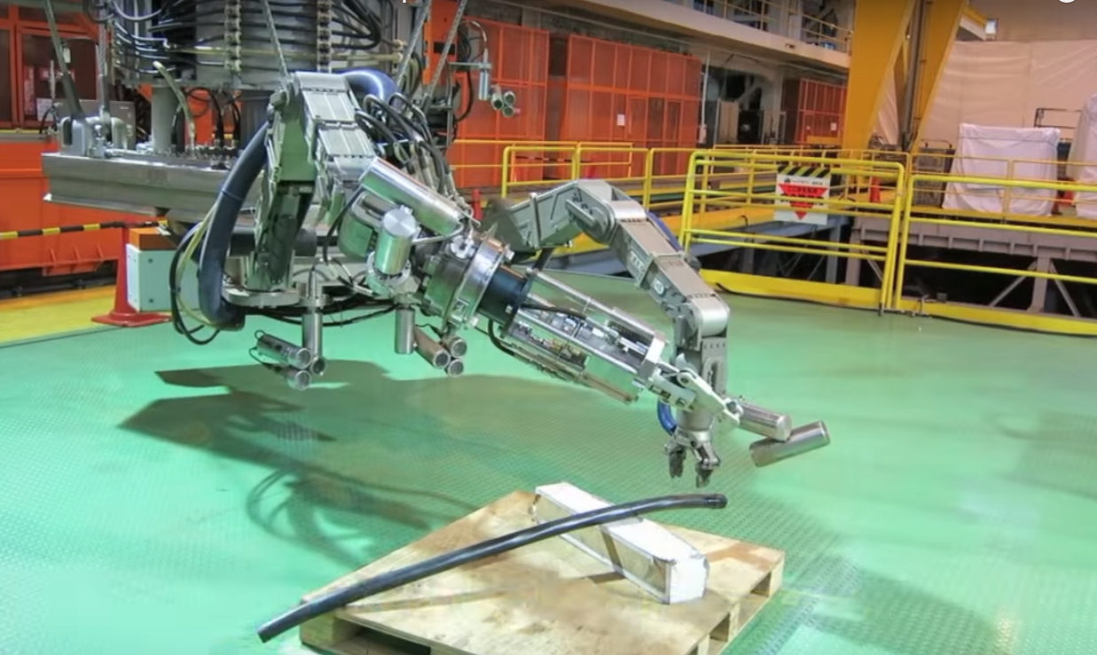 Robô foi desenvolvido pela Toshiba, empresa responsável pela construções de dois reatores da Usina Nuclear de Fukushima (Foto: Reprodução)