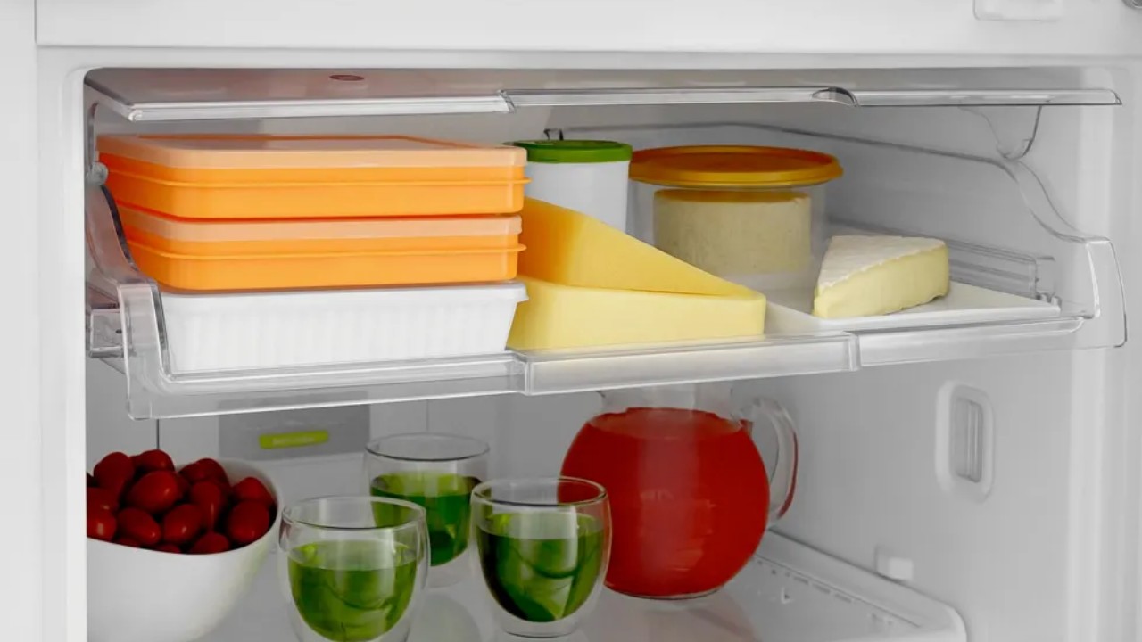 Saiba como manter a geladeira limpa e livre de maus odores (Foto: Reprodução/Consul)