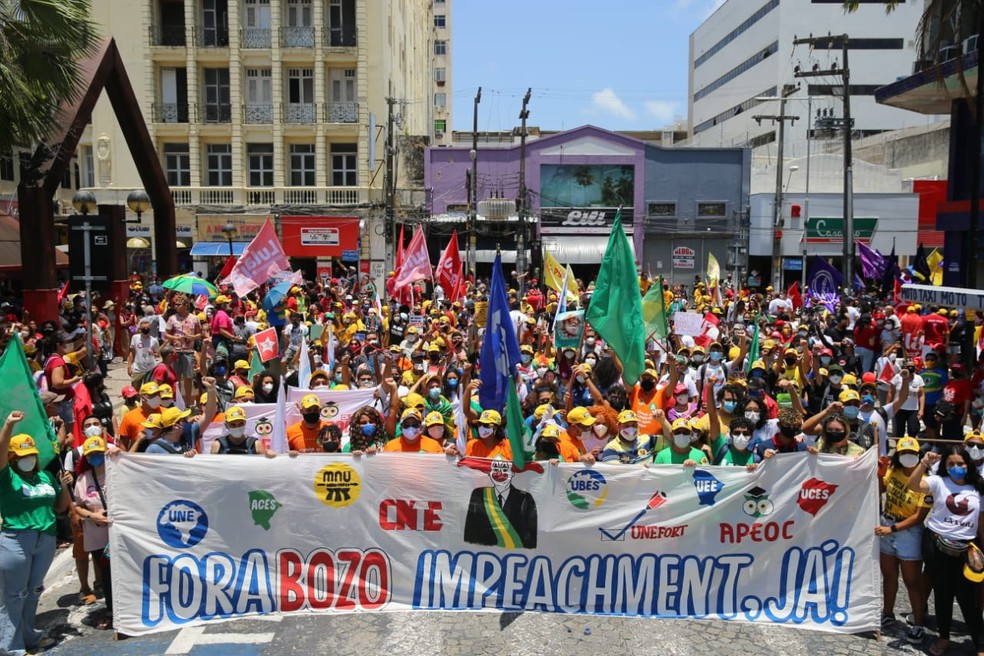 Manifestação contra Bolsonaro no Centro de Fortaleza neste sábado (2) — Foto: Fabiane de Paulo/Sistema Verdes Mares