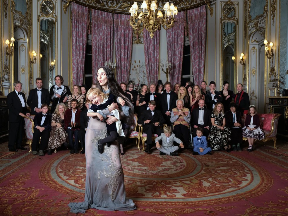 Tish Weinstock abraçou a natureza translúcida de seu vestido John Galliano de 2009 de sua coleção Iced Maidens. — Foto: Cris Lenz