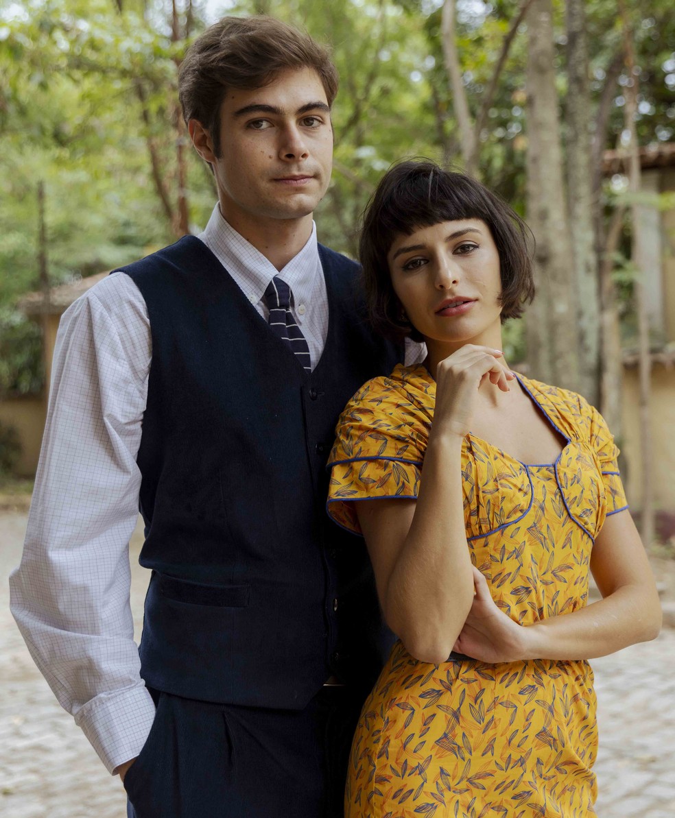 Davi (Rafael Vitti) e Iolanda (Duda Brack) em 'Além da Ilusão' — Foto: Victor Pollak/Globo