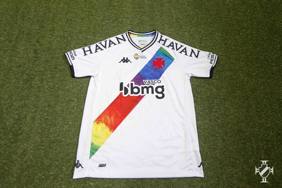 Camisa alusiva ao movimento LGBTQIA+ foi usada pelo Vasco contra o Brusque — Foto: Rafael Ribeiro/Vasco