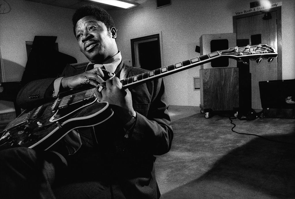 UNITED KINGDOM - OCTOBER 18:  OLYMPIC STUDIOS  Photo of BB KING, playing the guitar in the recording studio  (Photo by Estate Of Keith Morris/Redferns) (Foto: Redferns)