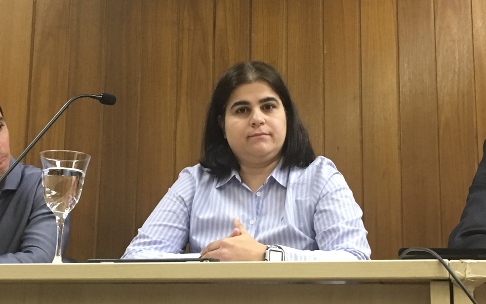 A professora Fernanda Nora, que era amiga da advogada LaÃ­s Fernanda AraÃºjo Silva e propÃ´s defesa pÃ³stuma de dissertaÃ§Ã£o de mestrado (Foto: SÃ­lvio TÃºlio/G1)