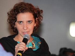 Mediação foi realizada pela poeta e professora Mônica Menezes (Foto: Egi Santana/Flica)