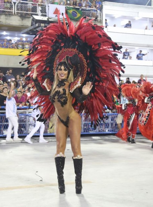 Nicole Bahls foi musa da Unidos de Vila Isabel no Carnaval 2017 (Foto: AgNews)