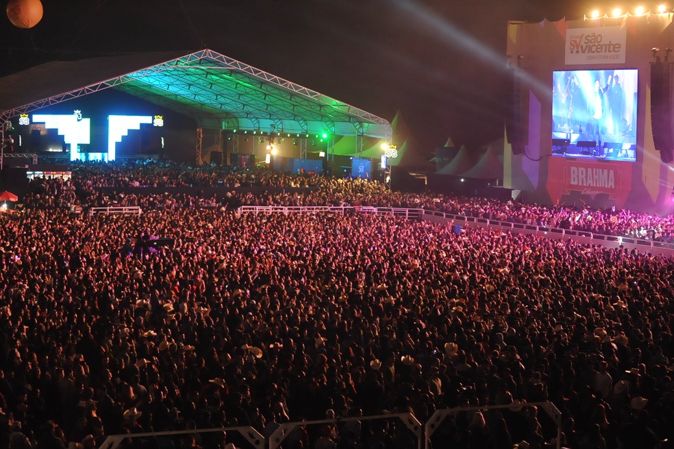 Público durante show do cantor Wesley Safadão na Festa do Peão de Americana 2017 (Foto: Júlio César Costa)