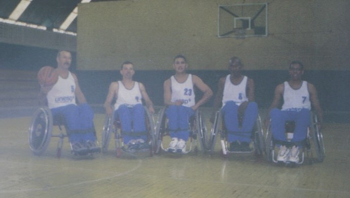 Primeiro time do basquete sobre rodas de Prudente (Foto: Paulo Roberto Brancatti / Arquivo Pessoal)