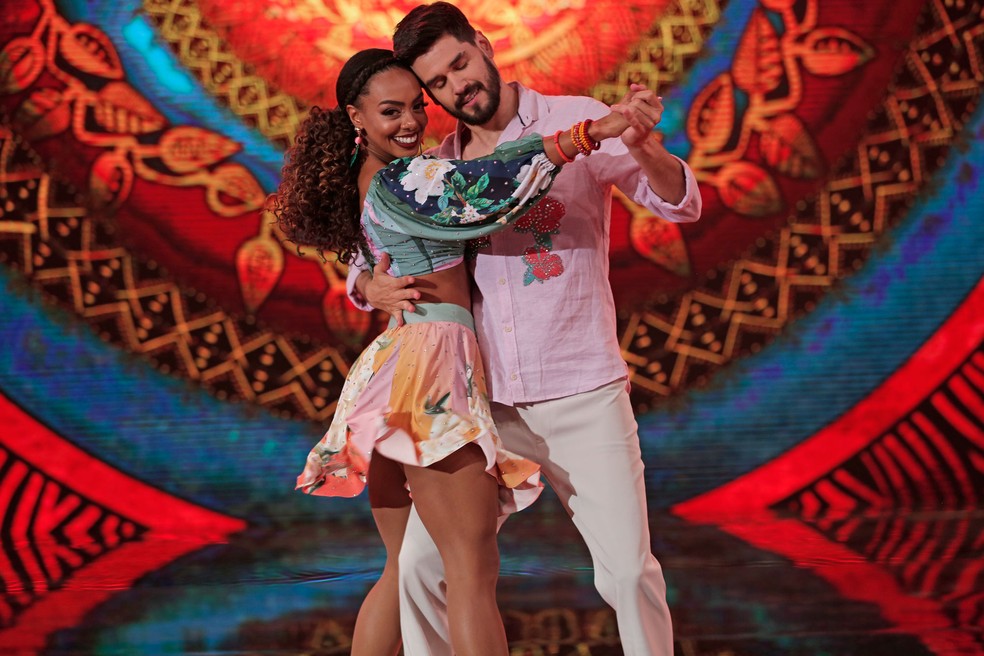 Luísa Sonza arrasa no forró e assume a liderança do time ...