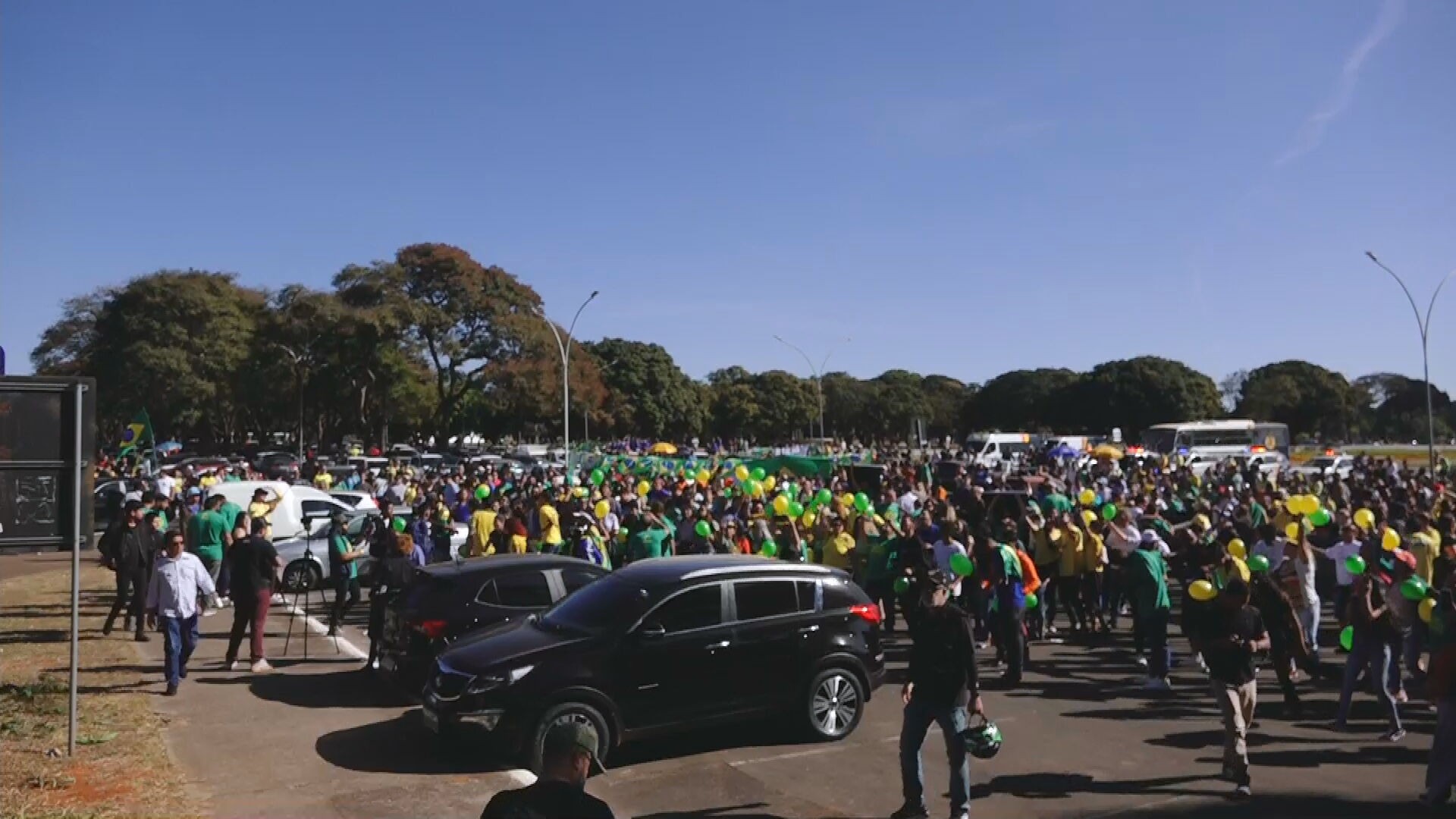 Marcha para Jesus reúne fiéis em Brasília