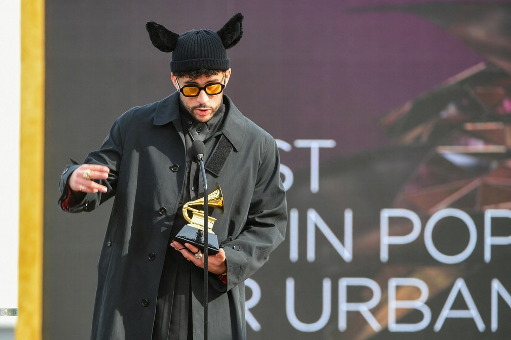Bad Bunny recebe Grammy de Melhor Disco de Pop Latino ou Urbano por "YHLQMDLG" — Foto: Kevin Winter / Getty Images via AFP