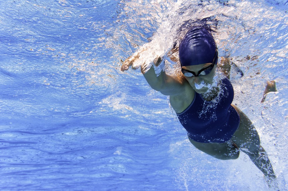 Natação trabalha todos os grandes grupos musculares — Foto: Istock Getty Images