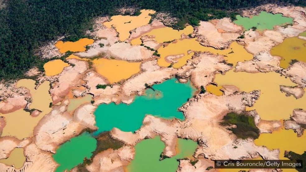 Mineração ilegal de ouro na bacia do rio Madre de Dios — Foto: Getty Images via BBC